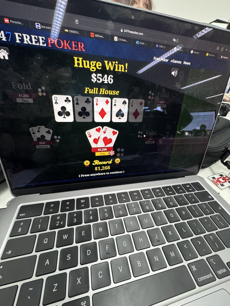 IndyaHartman's tweet photo. Poker pro https://t.co/x7Uojjk46r