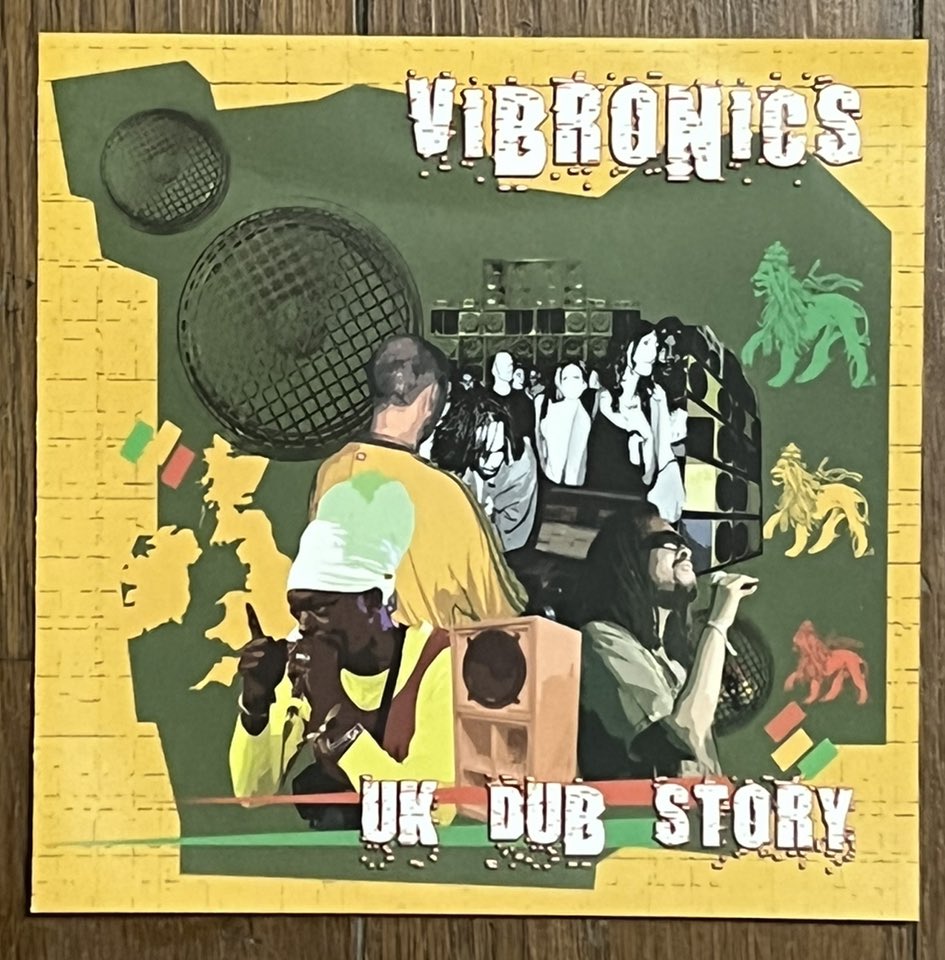 ハズさないRoots Dub 音盤294
Vibronics、UK Dub Story、2008年作、
UK New RootsのDub Unit Vibronics、シングルの人気曲Echo Ranks"Long Time Dub、SILVER &amp; GOLDも収録、安定したNew Roots Dubを聴かせる！youtube.com/playlist?list=…
