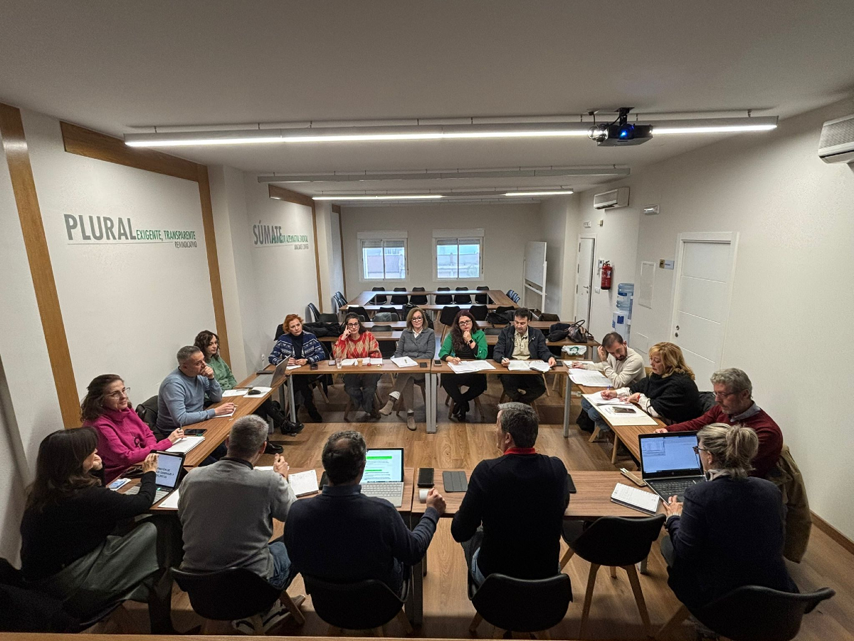 CSIFExtremadura's tweet photo. Benito Román, presidente CSIF Extremadura, se reúne en Mérida con delegados del sector de Administración General de la Junta, que preside Juanjo Samino, para estudiar las próximas acciones reivindicativas con el fin de mejorar las condiciones laborales de los empleados públicos. https://t.co/yh12kRbsP5