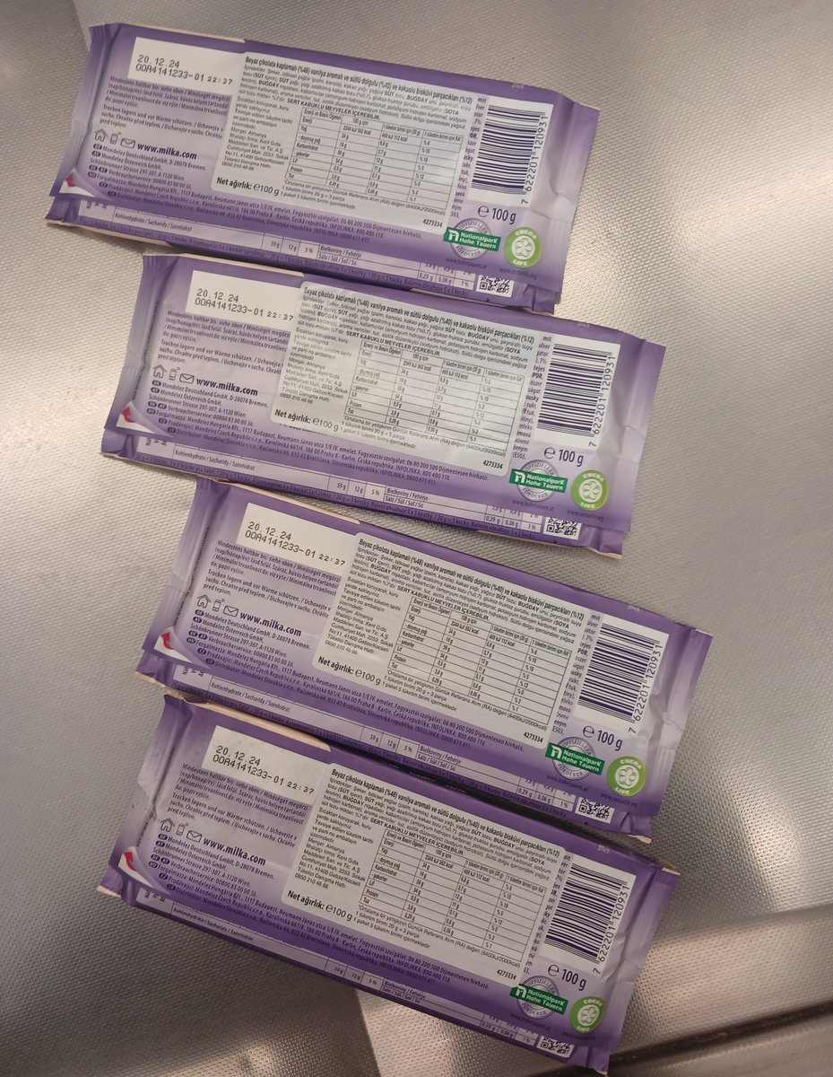 gidaajansi's tweet photo. Şok marketlerde kasa kenarında indirimli olarak satışa sunulan Milka markalı çikolataların tüketim tarihlerinin geçtiği görülüyor.
Yani, iade veya imha edecekleri ürünleri utanmadan satmaya devam edip sizin üzerinizden stok eritiyorlar.
@sokmarketler 
@tctarim https://t.co/mogo5ug8QO