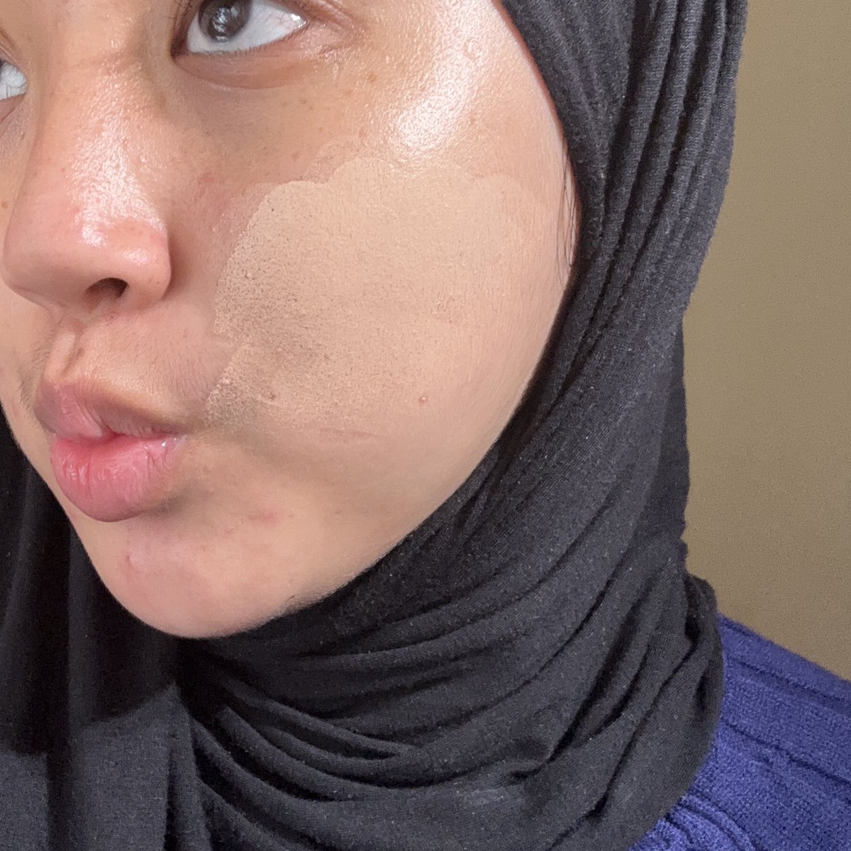 lihat…gue mencoba cushion lokal covergaenya nampol dan finishnya velvet matte bikin muka keliatan poreless😮‍💨