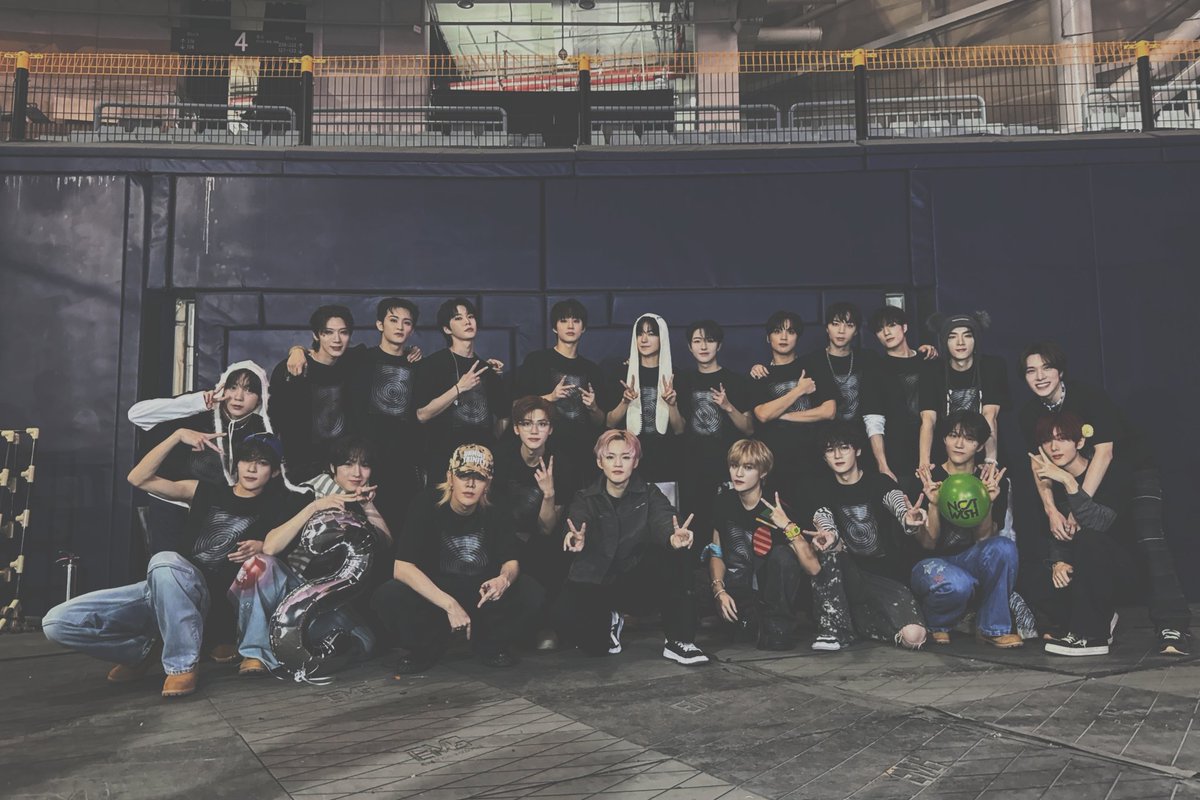 SMTOWN Live 2025 Day 2 was wrapped perfectly. For all of Czennies and also Pink Blood, thank you so much for attending our families concert in the last two days. I hope you are all satisfied with our stage performance.