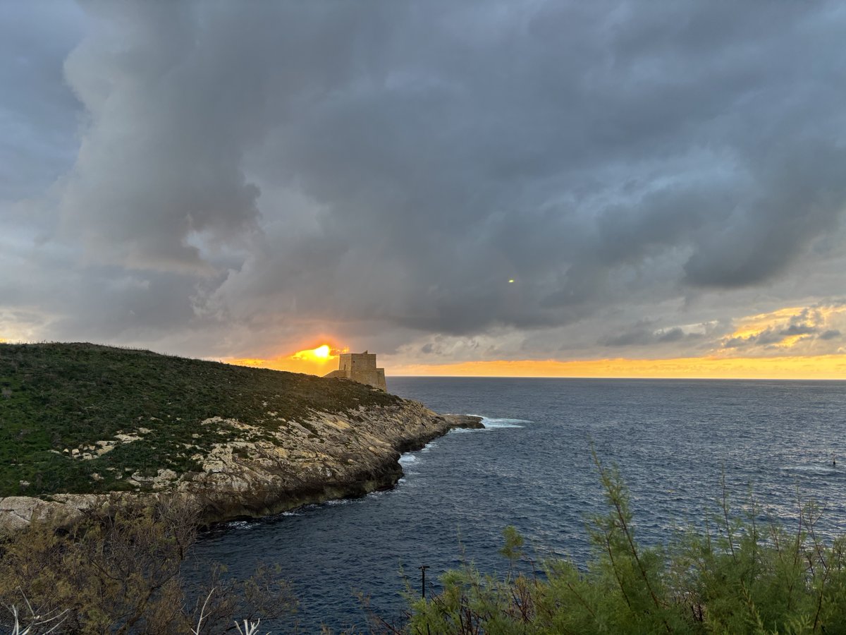 VisitGozo's tweet photo. Golden sun peeping through the clouds and sweeping views - sunsets in Xlendi feel like stepping into a painting. ๐งก
Want to see this live? You can all winter by visiting Gozo... โจ
#xlendi #gozo #gozoisland #gozosunset #malteseislands #mediterraneanviews #islandescape https://t.co/VYn3eg2tR0