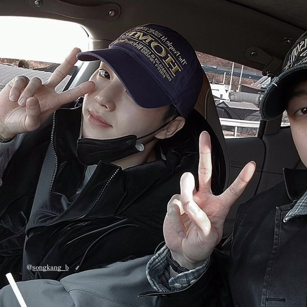 songmisae_'s tweet photo. 아남자향기진동함 턱에마스크땜에 더가오충같애 https://t.co/WPqw7rZMNJ