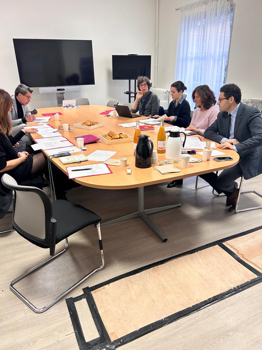 DILCRAH's tweet photo. Réunion de travail avec le jury du #PrixIlanHalimi autour des candidatures pour cette 7e édition.
20 projets de + quâen 2024, câest le signe de la mobilisation de la jeunesse contre les prĂ©jugĂ©s racistes et antisĂ©mites â
đïž Rdv en fĂ©vrier pour dĂ©couvrir les laurĂ©ats ! https://t.co/8CIjZCGuxs