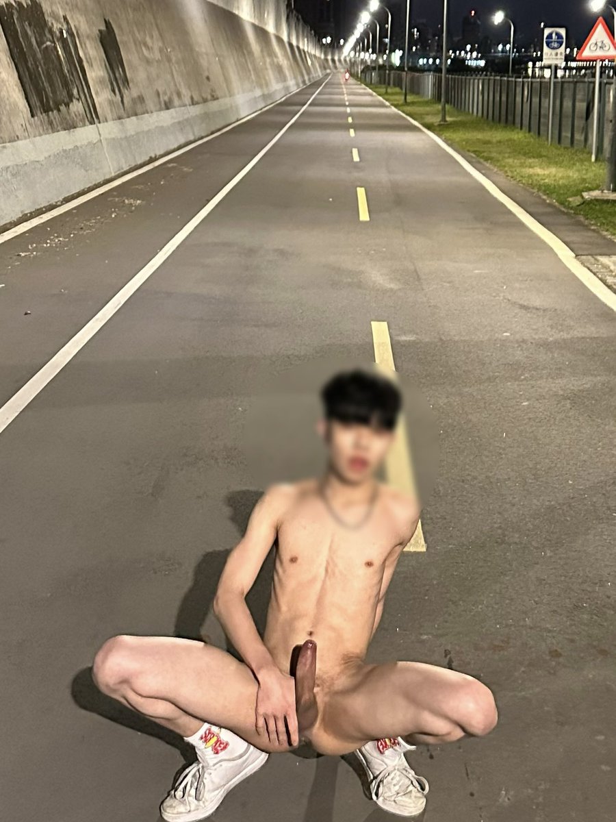 wnsghdwh's tweet photo. 能看到後面的車尾燈嗎？

#野裸 https://t.co/GaSGJcMxo8