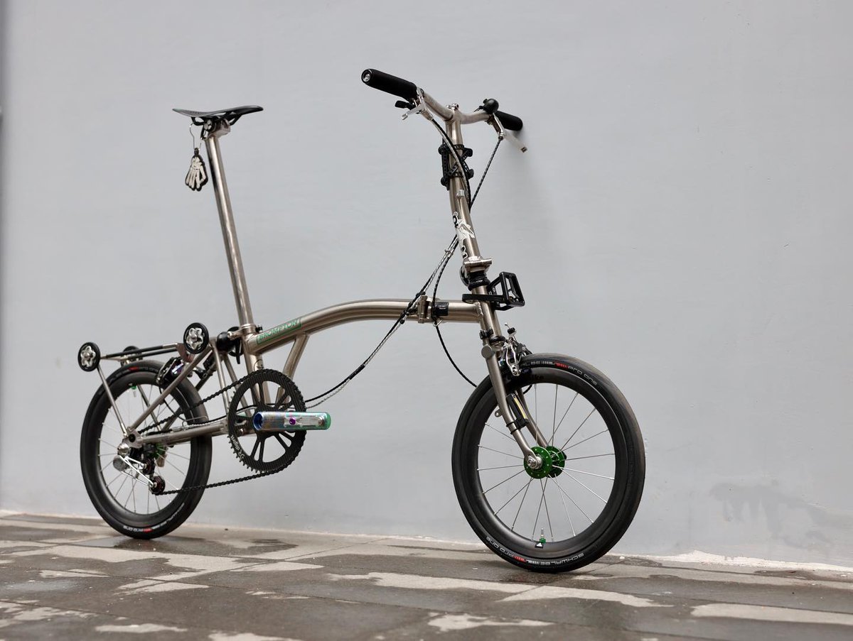 BIKEgangUK's tweet image. bikegang.store/Digirit_ChainR…
Repost @landmark_brompton Instagram
#landmarkbrompton #digirit Reinforced carbon chainring #gokisohubs Brompton mods
#Brompton #BIKEgangStore #BIKEgang #BromptonLife #BromptonMODs #BromptonSociety #MyBrompton #BromptonWorldTravellers