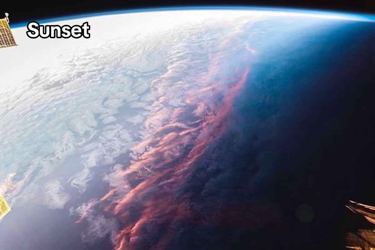 ExplainingAll's tweet image. Different things seen from space 🤯
