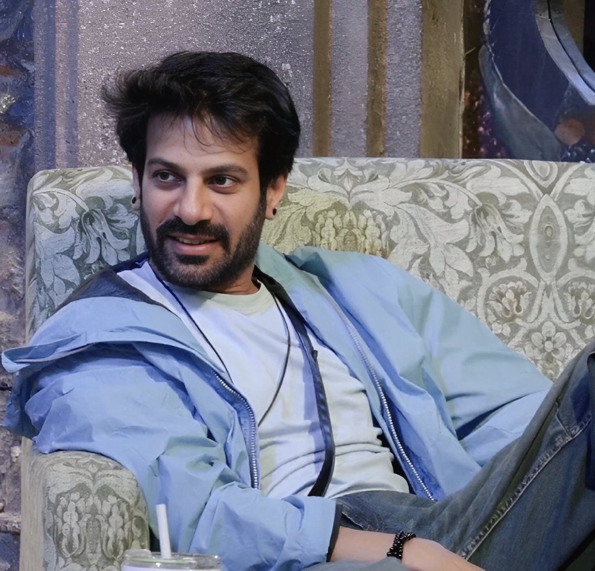 Tophy of #bb18. 
I really wish ye tophy #karaveermehra ke ho this season would be boring without him fully impressed by his journey this man is so smart n intelligent loved the way he played 👏 ♥️