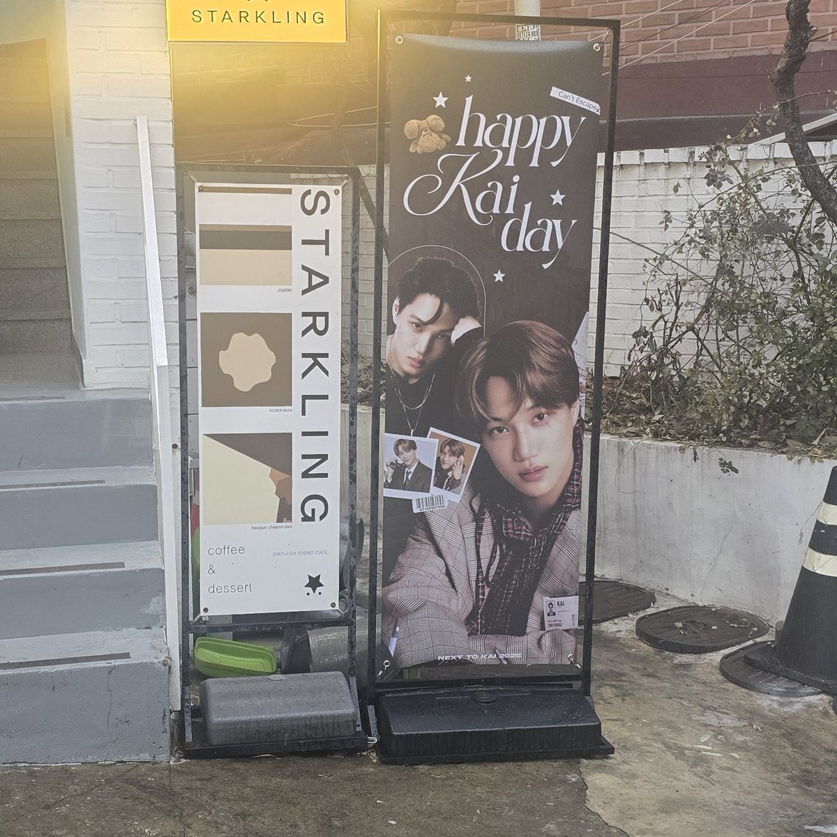Dalover1248's tweet photo. [#구슬햇빛][🐻🎂🗓] 2025•01•13
📍 STARKLING
트리에 꾸며진 종인이가 너무 예뻤어요!
종인아 진심으로 생일 축하해🥺🎂🐻
특전 파우치 너무 탐나서 달려왔어요💌
#따뜻한_종인이의_겨울생일 
#종인아_생일축하해 https://t.co/mP1JXx2yVP