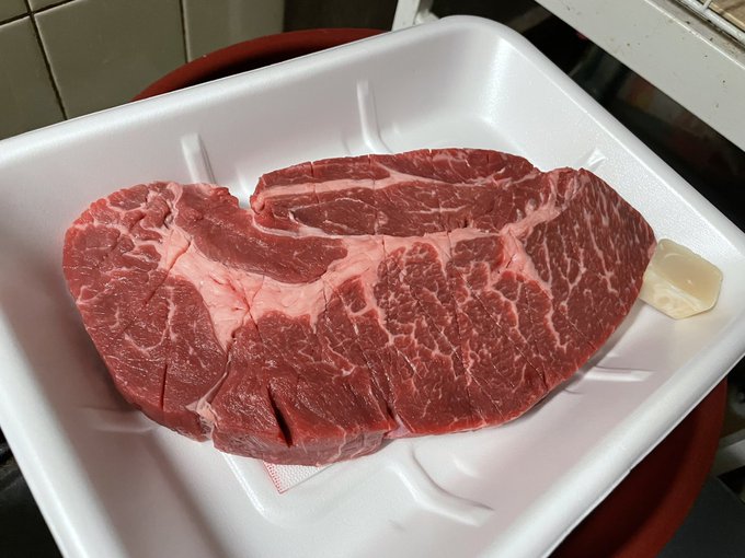 今からこれ焼いて食べるやつがおるらしい………… 