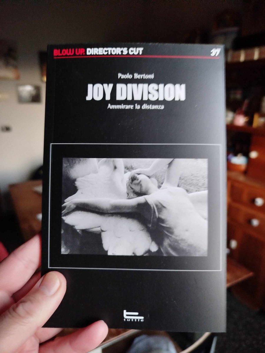 Lettura della settimana. #libri #libro #books #book #musica #music <a href="/joydivision/">Joy Division</a> <a href="/Joy_Division__/">Joy Division</a>