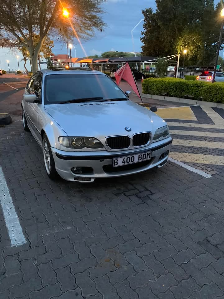 BMW E46 330i with Sunroof 
Mint condition 
45k negotiable 
WE BUY PRE-OWNED CARS 
📌 Mogoditshane