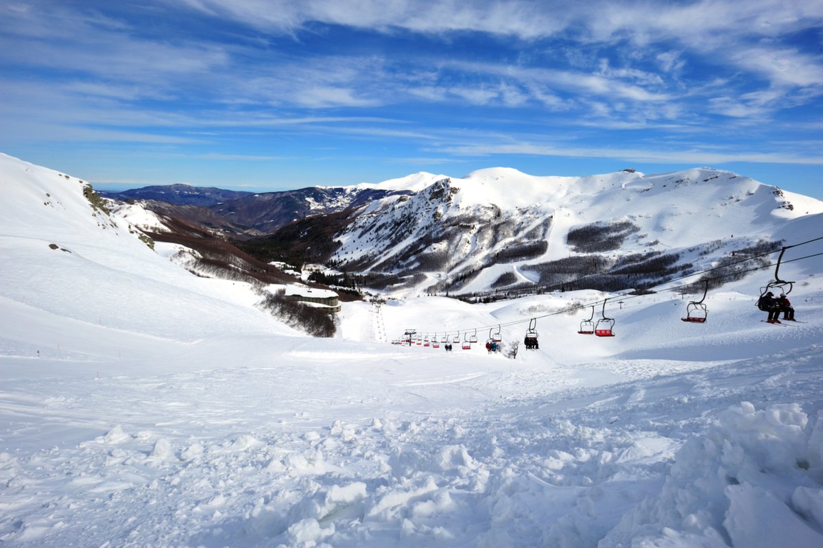 VisitTuscany's tweet image. #winterescape
Escape to a #winter wonderland in the heart of #Tuscany. Enjoy world-class skiing, breathtaking hikes, and delicious local cuisine in #AbetoneCutigliano: bit.ly/abetone_cutigl…