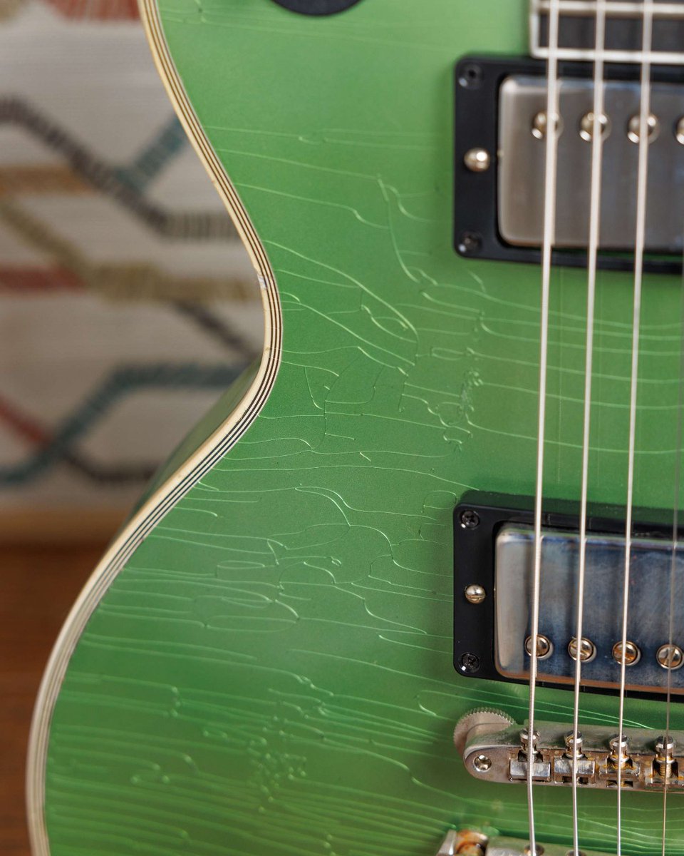 CustomGibson's tweet photo. This Gibson Custom Select 1968 Les Paul Custom features a hand-mixed Jade Green finish that is sourced from Oldsmobile’s catalog of finishes from 1959. Learn more: https://t.co/7rUmT941TH

#gibson #gibsoncustom #customselect #murphylab https://t.co/PznoowrKiC