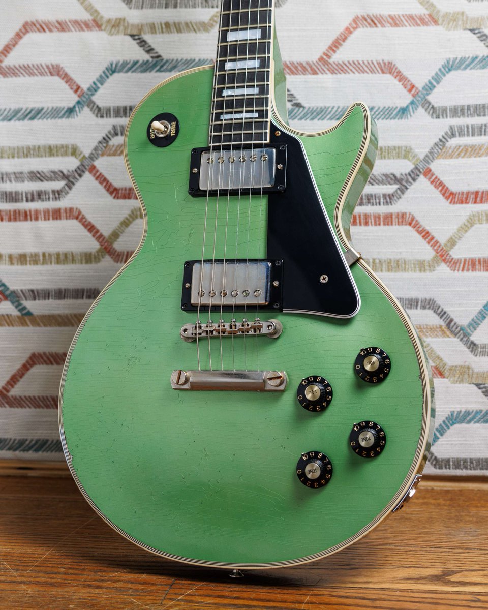 CustomGibson's tweet photo. This Gibson Custom Select 1968 Les Paul Custom features a hand-mixed Jade Green finish that is sourced from Oldsmobile’s catalog of finishes from 1959. Learn more: https://t.co/7rUmT941TH

#gibson #gibsoncustom #customselect #murphylab https://t.co/PznoowrKiC