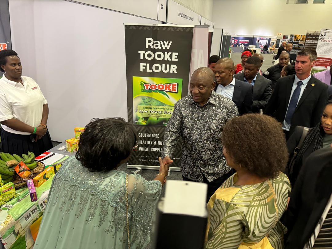 The Director General <a href="/birdcuganda/">BIRDC</a> warmly welcomed H.E. <a href="/CyrilRamaphosa/">Cyril Ramaphosa 🇿🇦</a> , President of South Africa to the <a href="/birdcuganda/">BIRDC</a>/<a href="/tookeonline/">Tooke</a> stall showicasing  green banana value added  products during the Annual PBF Colloquium themed G20 Solidarity, Equality, and Sustainable Development.