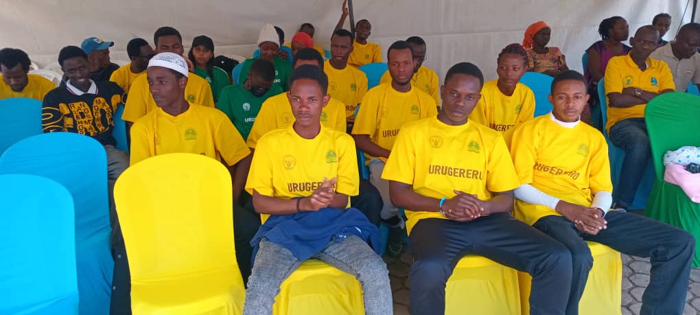 Sect4Official's tweet photo. None mu murenge wa @Sect4Official hatangijwe urugerero rudaciye ingando rw'inkomezabigwi icyiciro cya 12 rugizwe n'abanyeshuri barangije amashuri yisumbuye rukaba ruzasozwa taliki 28/2/2025 ruzibanda ku
#kubakira abatishoboye
#kubasanira amacumbi
#gutunganya imirima y'igikoni https://t.co/wdyXrg4vx0