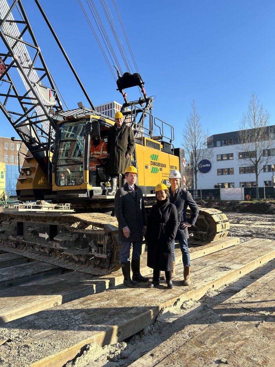 Vandaag is een belangrijke mijlpaal bereikt voor de Rechtbank Overijssel: de eerste paal voor het nieuwe, duurzame en moderne gerechtsgebouw in Almelo is geboord.

Meer weten over dit bijzondere project? Lees ons persbericht via deze link: lnkd.in/dnDxdHPM