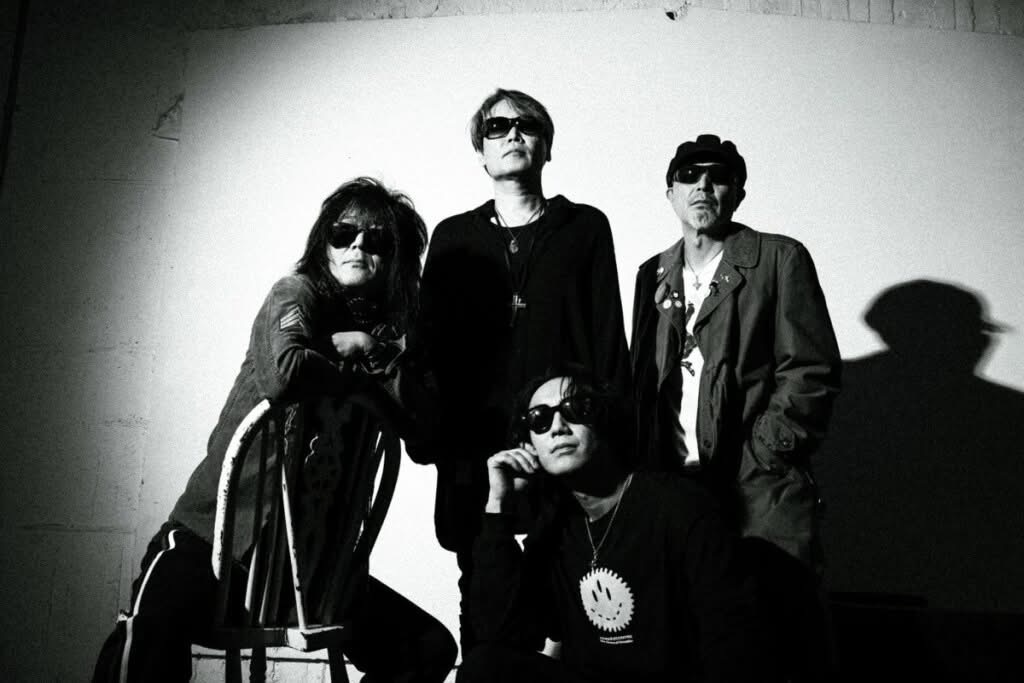 KooriGuitar's tweet photo. 元ZIGGYのベーシスト戸城憲夫氏率いる伝説のバンド「BAD SiX BABiES」の新録音源がキングレコードより2/12にリリー��!
「桑折ギター」の石井仁のギター炸裂の「Perfect Emotion 」必聴です♪
https://t.co/4UE0qKQPoN
#B6B #KingRecords #KooriGuitar https://t.co/aRyydxqP55