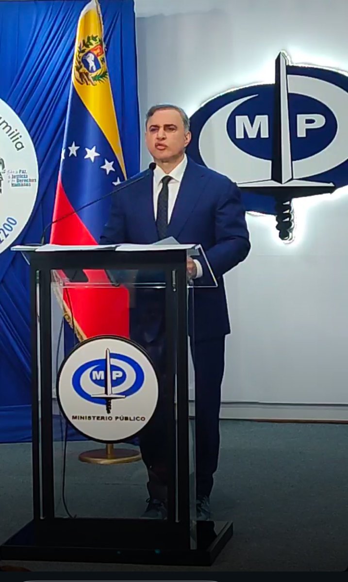 #ÚltimoMinuto Fiscalía tramita orden de aprehensión contra Leopoldo López por plegarse al llamado de Álvaro Uribe a una intervención militar para desalojar del poder al presidente Nicolás Maduro. En esta ocasión la Fiscalía aplica la Ley Orgánica Libertador Simón Bolívar