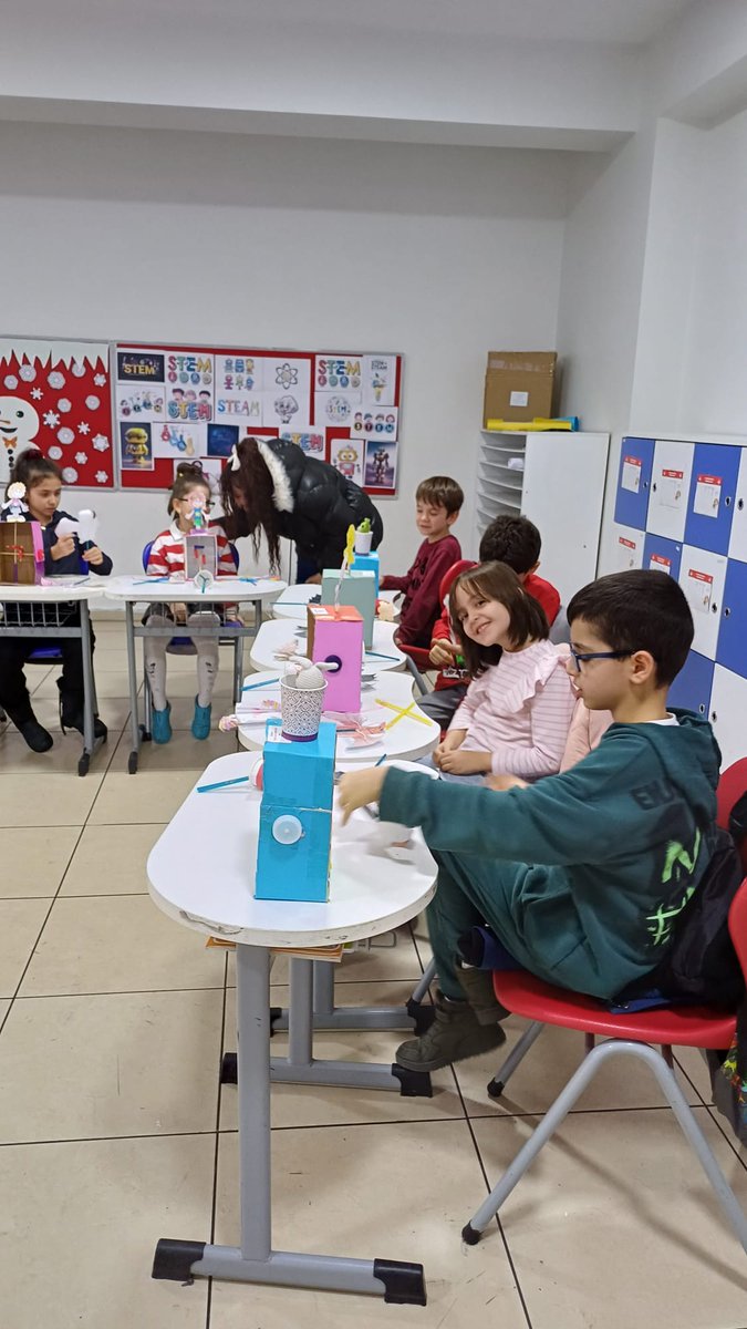 BKKutahyakampus's tweet image. #bahcesehirdebugün
Stem+Junior dersimizin, *Yeşil Dünyamız&quot; temasının fuarını velilerimizin katılımıyla gerçekleştirdik.  Öğrencilerimiz  el becerileri ile yaptıkları ürünleri sergiledi. #kutahyabk #stemJunior