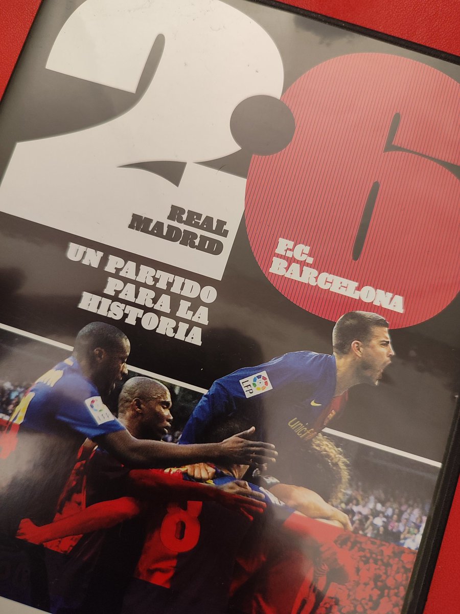 En dies com avui trobo a faltar anar a la llibreria i comprar el CD del partit 😂😂😂... M'agradava colecionar-los