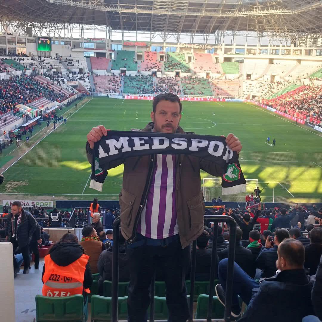 Teşekkürler Denizin Asi Çocukları! 

Dün oynadığımız maçta bizleri yalnız bırakmayan, desteklerini esirgemeyen Hopaspor’un Asi Çocukları’na selam olsun. Dayanışma ile... 

Bi Xêr Hatin, Spasi Jibo we! Herhebin! 🤝🏼