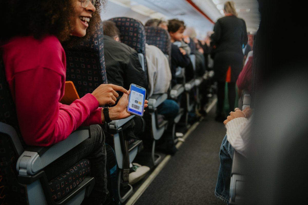 HughesConnects's tweet image. ✈️ Coffee, tea… Wi-Fi? #Inflightconnectivity is now a must-have!

Alan Mak &amp;amp; @VaibhavMagow share how LEO satellite tech is transforming the skies with faster, low-latency Wi-Fi.

Read more in @apsccsatellite: okt.to/g1SqZs

#LEOSatellites #AviationTech #AviationTech