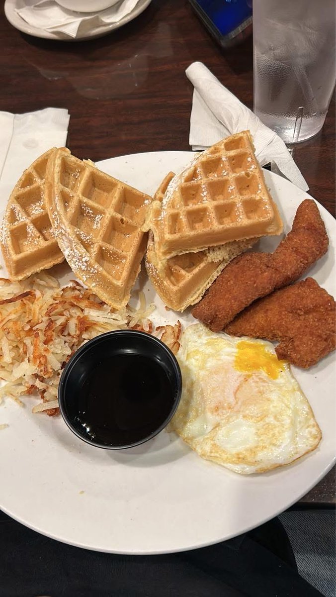 eggtcKC's tweet photo. Start your week off right with coffee, breakfast, brunch or lunch at eggtc. Dine-in with us or carryout to your home or office!    

View our menu and order now at https://t.co/n3xzltFMXn 

#eggtc #coffee #monday #kcbreakfast #kcbrunch #eatlocalkc https://t.co/hEpYZ21bNs