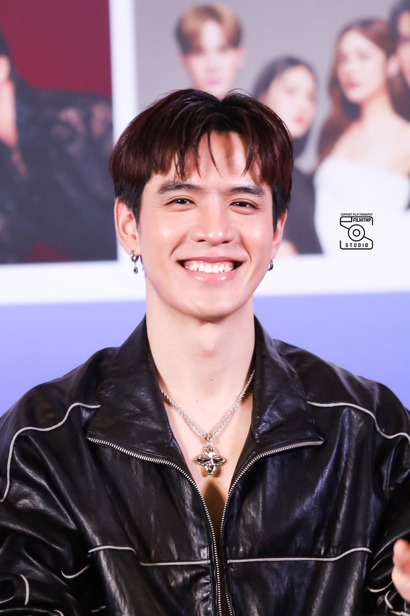FilmtnpStudio's tweet photo. งานแรกของปี 2025 🐍

พี่ฟิล์มร่วมงาน “แจกปฏิทินช่องวัน31” ส่งมอบความสุข ต้อนรับปีใหม่ 2568

ขอบคุณ #แฟนฟิล์ม ทั้งที่ไปให้กำลังใจ พฟ ที่หน้างานและปั่นเทรนด์หน้าจอน้า 

ไหนใครโชคดีรับต้นปี ได้รับปฏิทินกับ พฟ บ้างน้า 😜

ONE31 X FILM

#one31Calendar2025 
#FilmThanapat 
#ฟิล์มธนภัทร https://t.co/2M6p5kS2AV