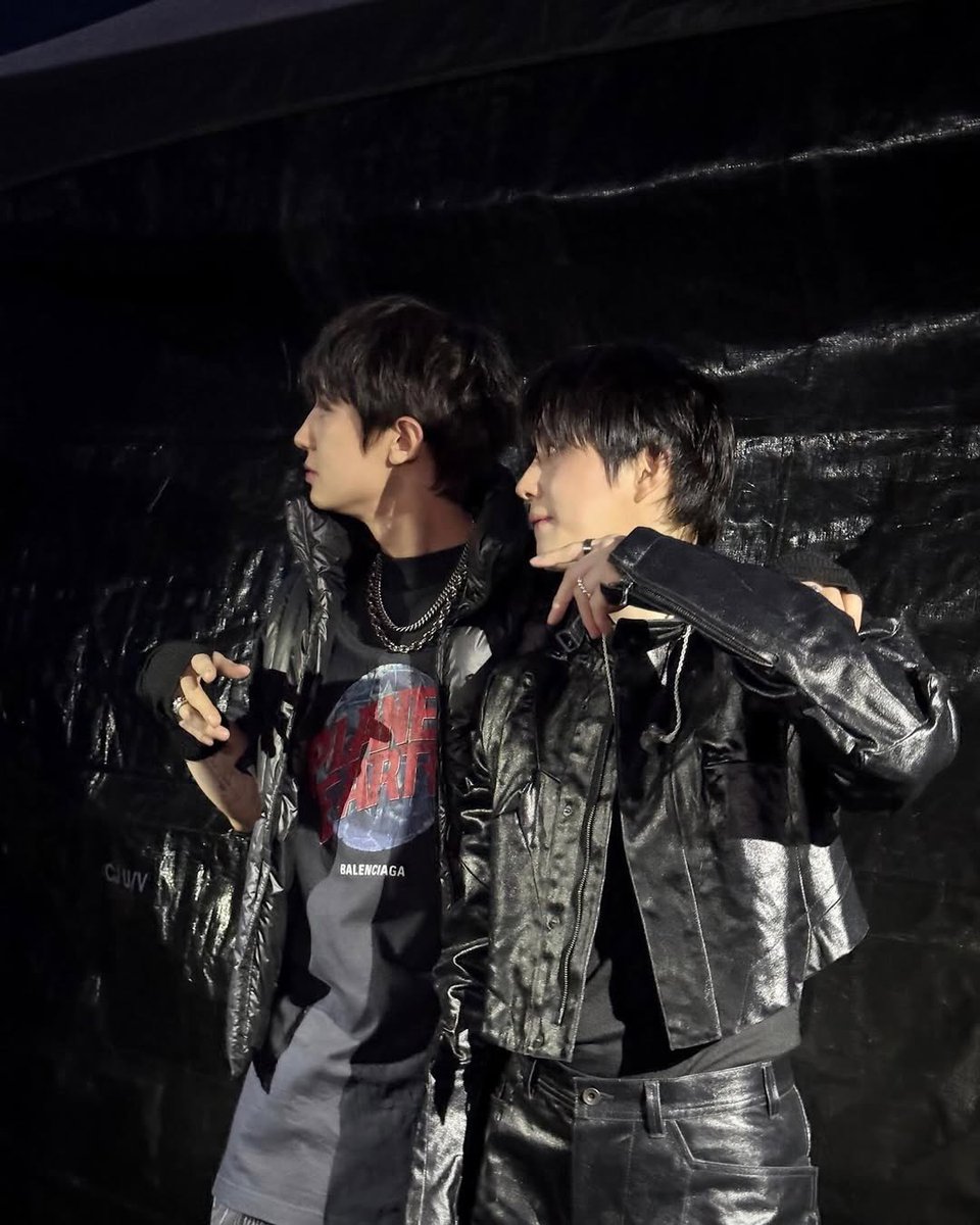 knockknock0408's tweet photo. CHANYEOL ins : 2025 SM TOWN https://t.co/xsGyiVrn7v
