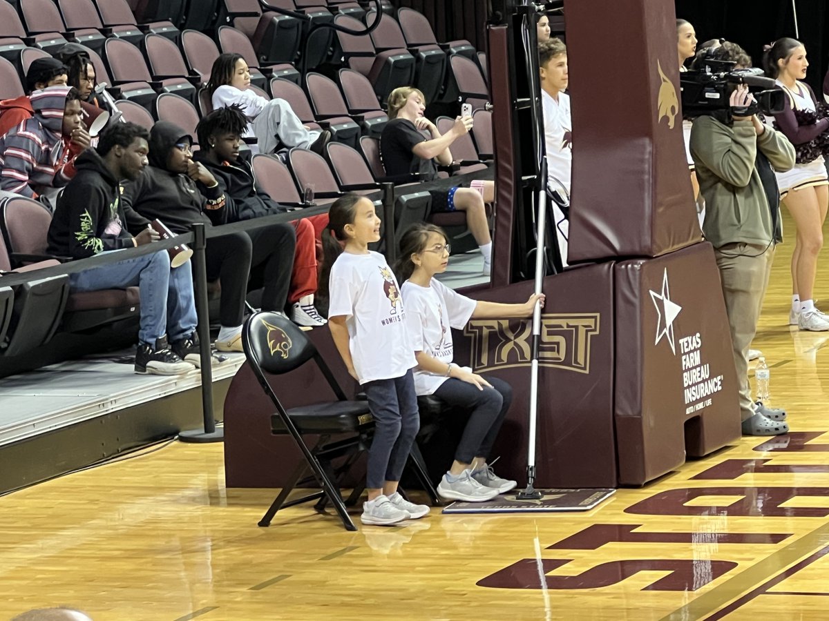 Congratulations to the Texas State <a href="/TXStateWBB/">Texas State WBB</a>  on their 65-54 victory over South Alabama on Saturday!
Special thanks to <a href="/Coach_Z_Antoine/">Zenarae 黃翠珠 Antoine</a>  for always being so kind to my girls. <a href="/TxStateBobcats/">Texas State Bobcats</a>  <a href="/txst/">Texas State University</a>  #EatEmUp