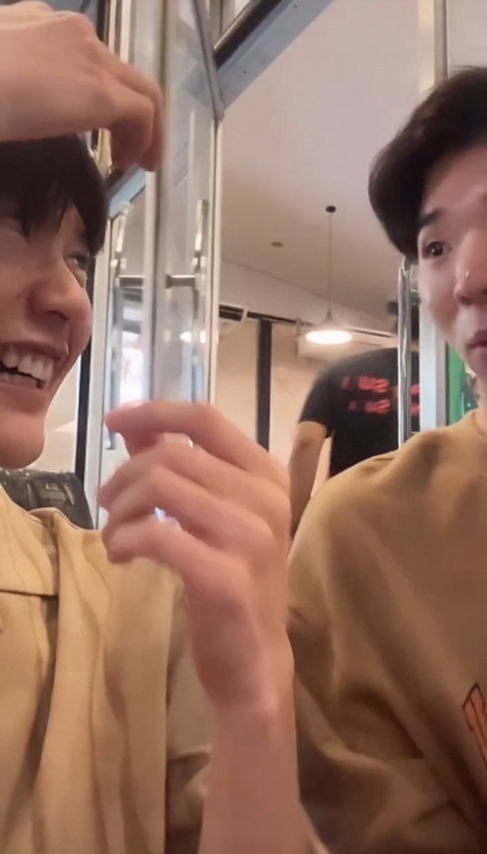 bayu ✱ tweet media