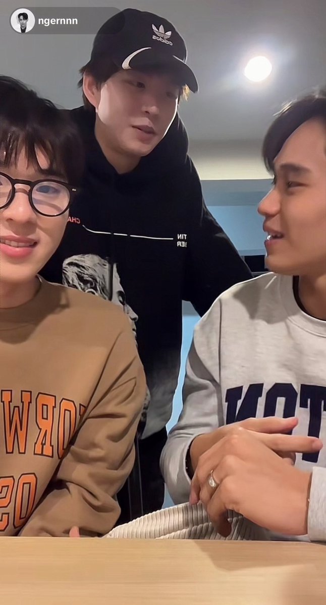 bayu ✱ tweet media