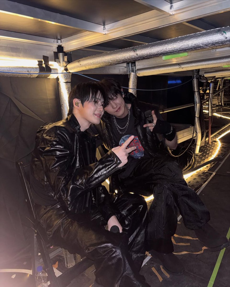 kimjuncotton IG with CHANYEOL 🐰🍒

WE ARE EXO
WE ARE ONE
SM TOWN 30th Anniversary