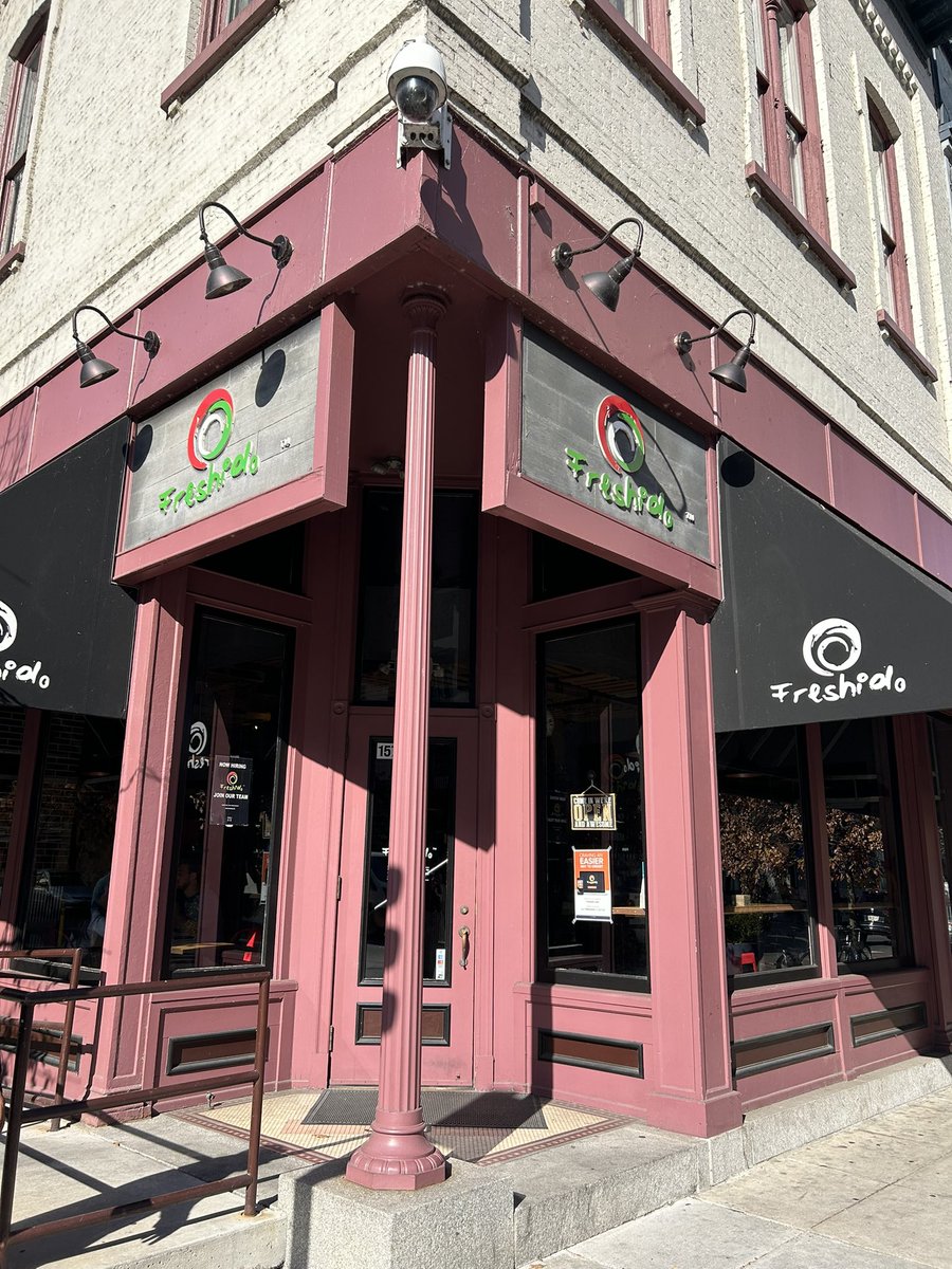 ExploreHbg's tweet photo. @Yellow_Bird_HBG ❗️Lunchtime Craving Alert❗️Visit @freshidoco to make your own poke bowl made with fresh and flavorful ingredients! 📍300 Market St

#explorehbg #harrisburg #centralpa #visitpa #foodies https://t.co/NF0aLbdf9P