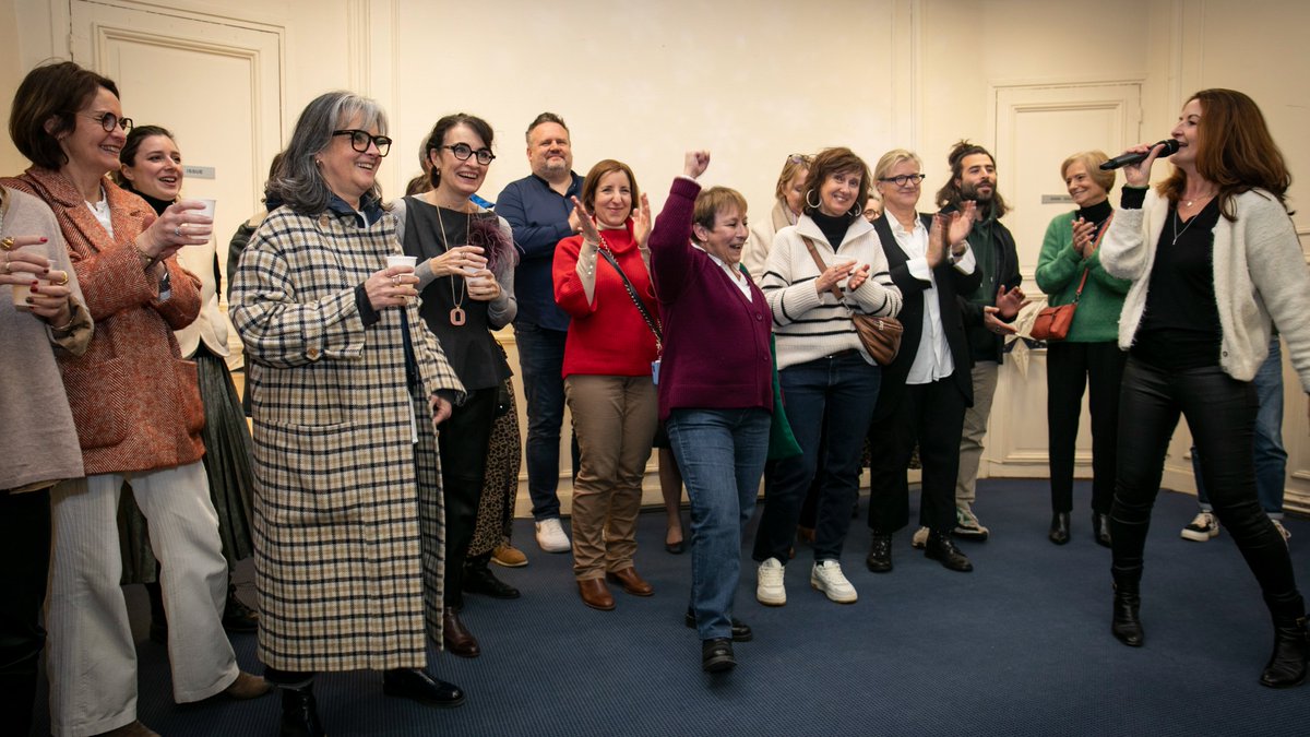 Ville_de_Sceaux's tweet photo. 📸 Retour en images sur le grand jeu de l’Ucas

👉Lors de cette soirée festive, les participants ont pu déguster la fabuleuse galette d’1,20 m de diamètre de #FrédéricComyn et les succulents chocolats de #PatrickRoger, respectivement pâtissier et chocolatier d'exception à #Sceaux https://t.co/YnYEDas2la