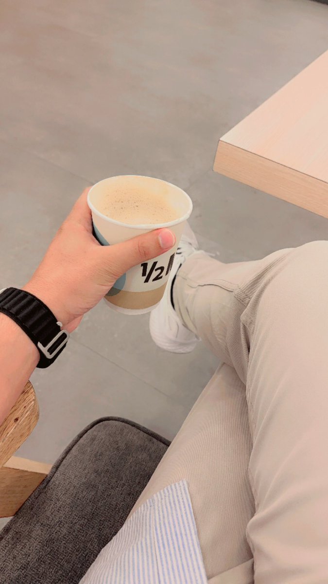 بادل كُل شخص بمقدار مايُبادلك
لاتُعط اكثـر أو اقـل
حتى لاتستنفذ نفسـك
#راقت_لي
#مساء_الخير ❤️