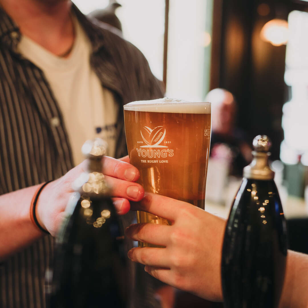 It's less than three weeks to go until the Guinness Six Nations 2025 🍻It all kicks-off on 31st January with France v Wales at 8:15pm 🏉

Head to the link in our bio, gather your team and book your turf 👪

<a href="/youngspubs/">Young's Pubs</a> #therugbylove #loverugbyloveyoungs