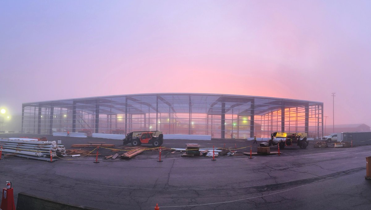 chambersconstr's tweet image. Everyone has been working hard at the Rosboro site getting the steel up for the new planer building. Early mornings aren&apos;t so bad with sunrises like this! #GoChambers #Construction