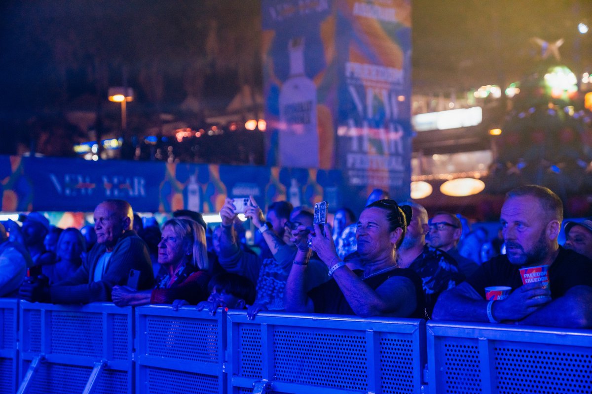 🇬🇧 Check out the amazing moments we captured at the People party! 📸✨ Each photo tells a unique story of fun and friendship. Don't forget to tag us in your favorite shots! #PeopleParty
#freedomfestivalmaspalomas2024 #freedomfestival #playadelingles  #winterfestival #yumbocentre