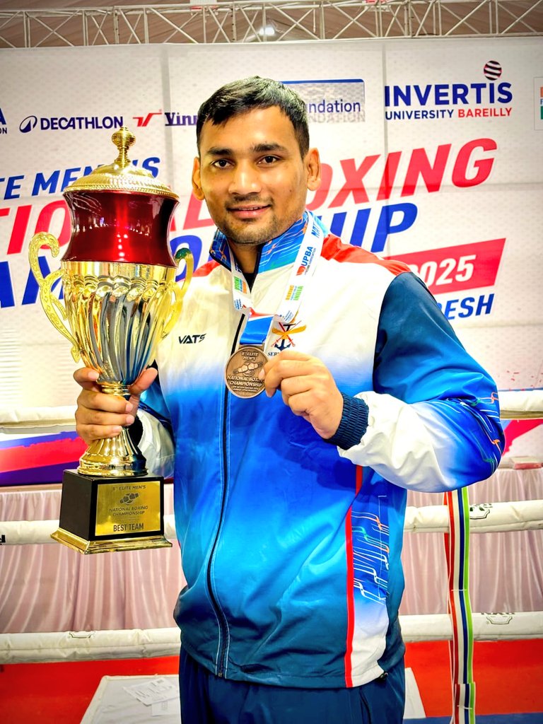 SWComd_IA's tweet image. Perseverance and Excellence 

#SaptaShaktiCommand congratulates Havildar Gaurav Chauhan of #DotOnTargetGunners for winning 🥉Bronze medal in Super Heavy Weight category at the 8th Elite Men's National Boxing Championship conducted wef 11-13 Jan 25 at Bareilly  🥊👏 
Wishing him