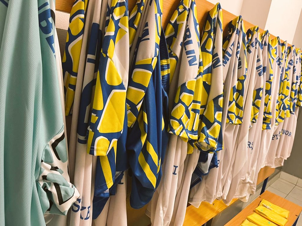 #KitsUP (@kits_up) on Twitter photo Wieczorem rozpoczynamy licytacje wraz z <a href="/CANALPLUS_SPORT/">CANAL+ SPORT</a> oraz <a href="/tomekwitas/">Tomek Witas</a> - szczegóły później ♥️
Turniej ściągnął mnóstwo ludzi ze świata piłki i TV!
Gdyby ktoś nam kiedyś powiedział, że zagramy na przeciwko Marka Citki, Irka Jelenia czy <a href="/adrianmierzej86/">Adrian Mierzejewski</a> to byśmy nie uwierzyli 😁 Wieczorem rozpoczynamy licytacje wraz z <a href="/CANALPLUS_SPORT/">CANAL+ SPORT</a> oraz <a href="/tomekwitas/">Tomek Witas</a> - szczegóły później ♥️
Turniej ściągnął mnóstwo ludzi ze świata piłki i TV!
Gdyby ktoś nam kiedyś powiedział, że zagramy na przeciwko Marka Citki, Irka Jelenia czy <a href="/adrianmierzej86/">Adrian Mierzejewski</a> to byśmy nie uwierzyli 😁