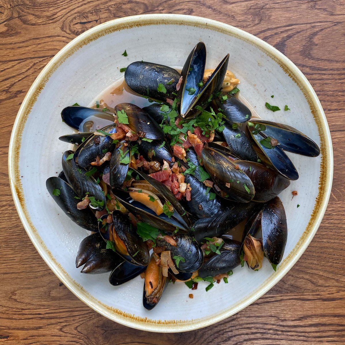We’ve brightened up the New Year with our January set menu🙌

Enjoy 2 courses for £18 and 3 courses for £22 throughout January on Monday-Friday. 

Our South Coast mussels with smoked bacon &amp; Youngs beer is not to be missed😋 

#setmenu #mussels #januaryblues