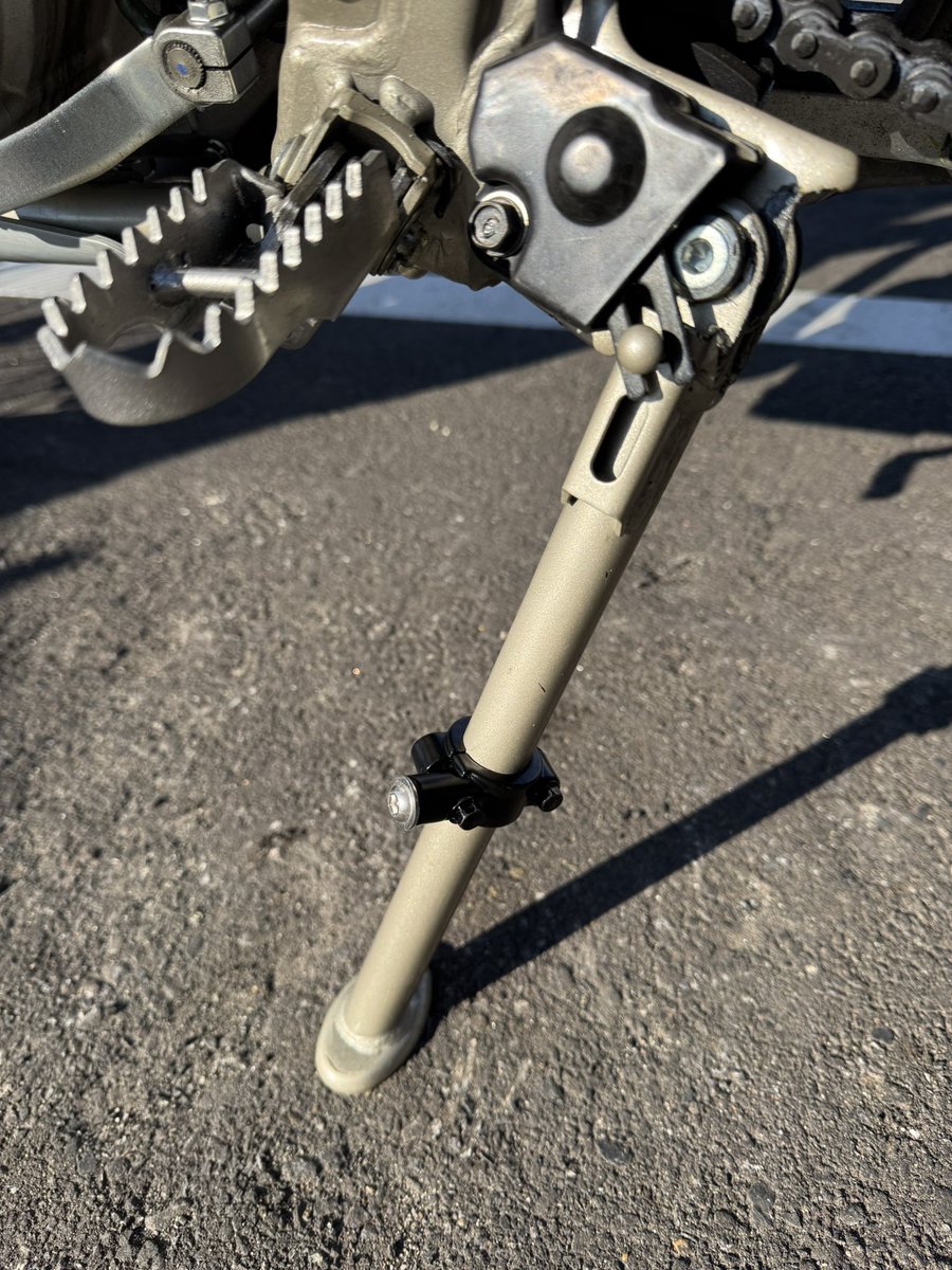 AutoBoyRC1's tweet photo. サイドスタンドが出しやすいように工夫したよ
#KLX230SHERPA #カワサキ https://t.co/MkWpeXVCVJ