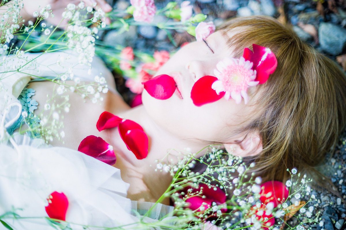 Yu3_model's tweet photo. 明日晴れたら死のう https://t.co/A4anod9Hzt