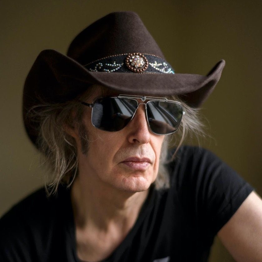 The Waterboys anuncian álbum conceptual sobre la vida de Dennis Hopper. Y ojo, porque el primer adelanto nos ha dejado un poco descolados. indienauta.com/the-waterboys-…