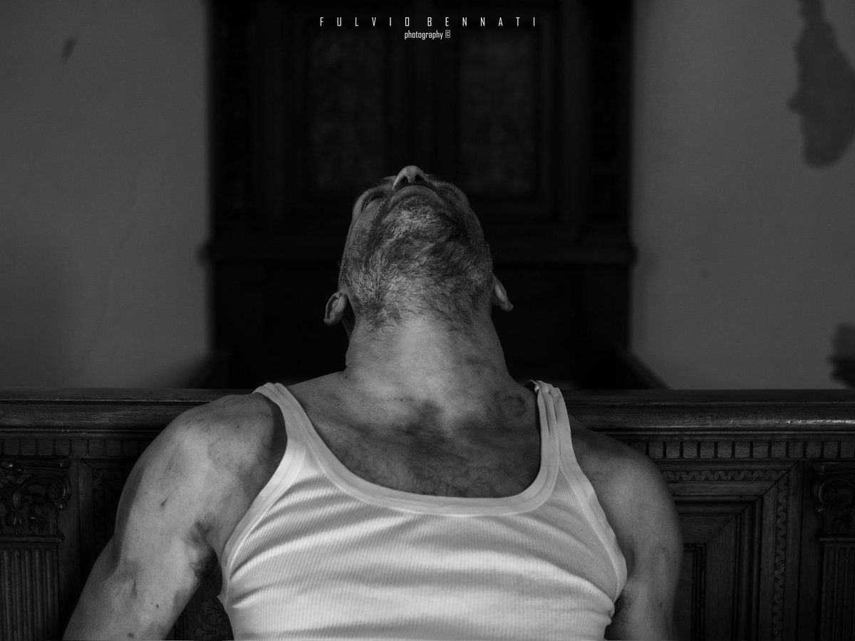 BenfulP's tweet photo. Animale dentro
photo_ Fulvio Bennati 
attore_ Giuseppe Sartori 
#portrait #ritratto #male #maleart #malemodel #uomo #modello #photo #photography #nikonD750 #studiofotografico #picoftheday #ritrattofotografico #ritrattomaschile #malenude #naked #nude #nudomaschile #nudoartistico https://t.co/NOjfslfI7y