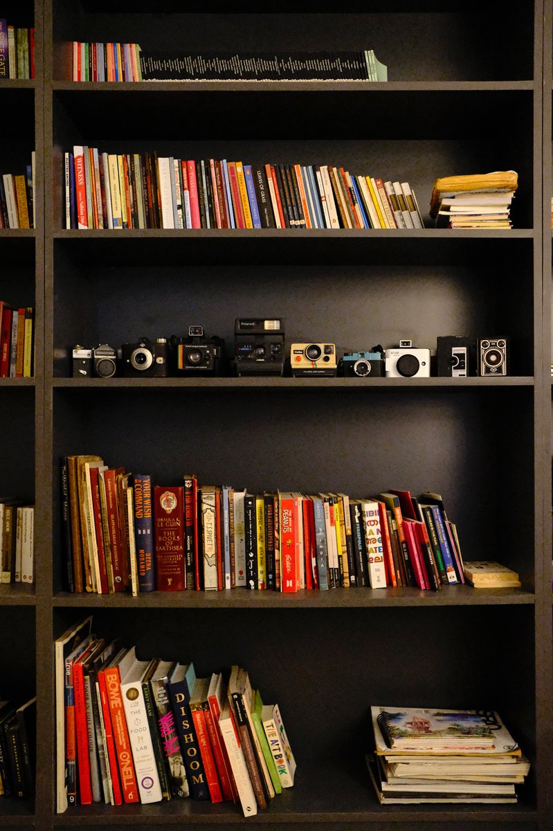 spottedhyacinth's tweet photo. Studio bookshelf https://t.co/CivIjUjHeo
